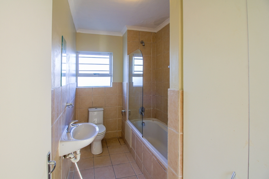 To Let 2 Bedroom Property for Rent in Sir Lowrys Pass Village Western Cape